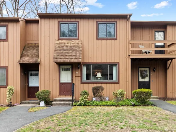 32 Orangewood Drive West #32, Derby, CT 06418