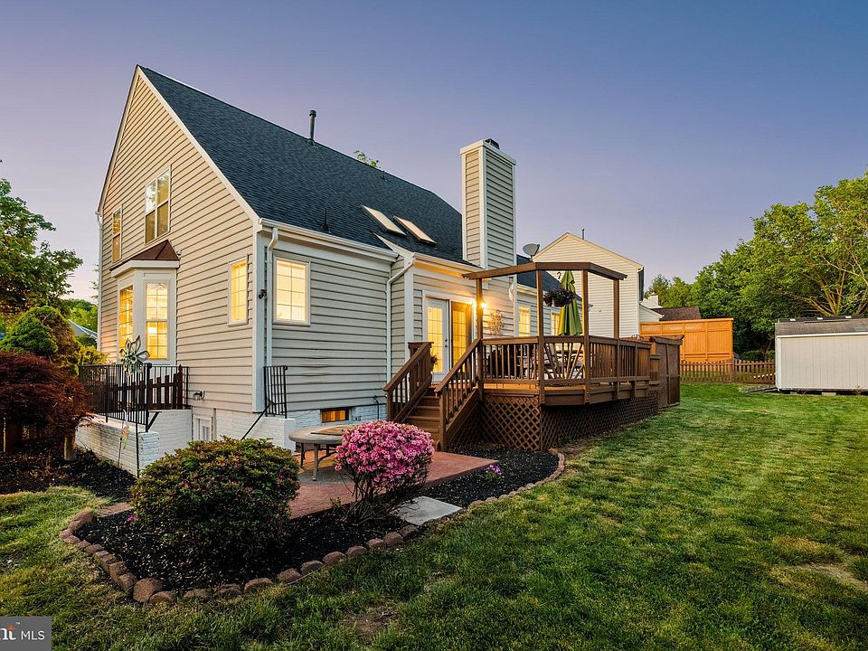 2nd image of 43557 Yorkshire Ct
