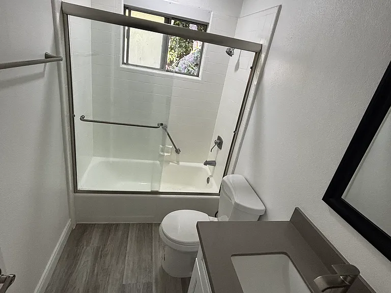 145 W Grove St #B — Photo 20