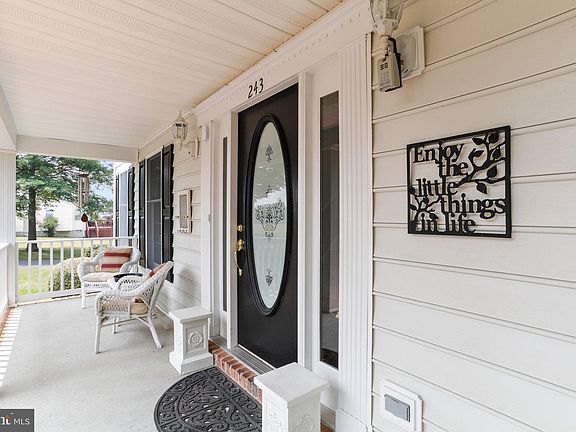 2nd image of 243 Pintail Ln