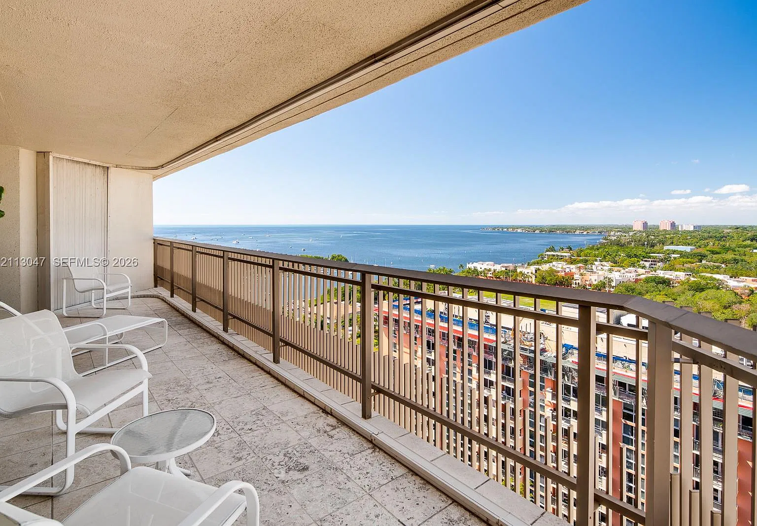 Yacht Harbour Condo — Photo 1