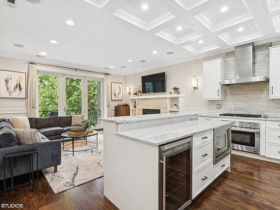 2nd image of 2219 W Wabansia Ave APT 2E