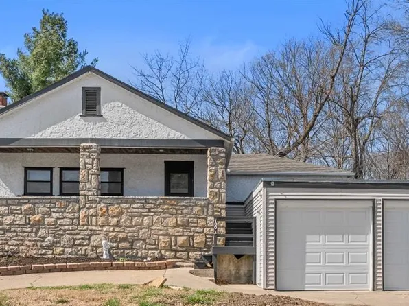 100 Anchor Dr, Lake Tapawingo, MO 64015