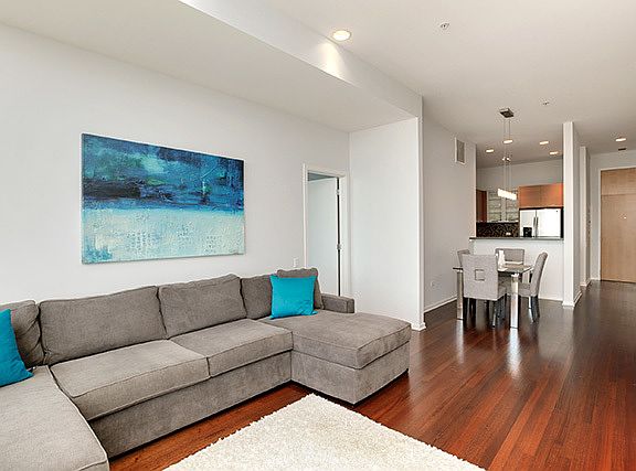 5th image of 500 W Superior St Unit 1608