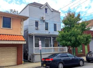 6 6th St #2, Harrison, NJ 07029