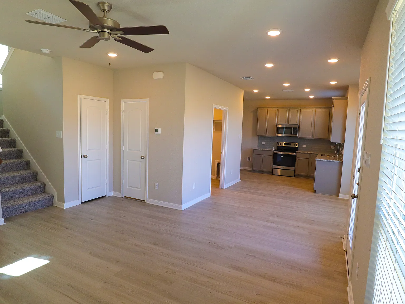 3 bed, 2.5 bath, 1654 sqft, $2,250 — Photo 2