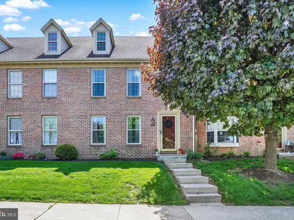136 Crown Pointe Dr, York, PA 17402