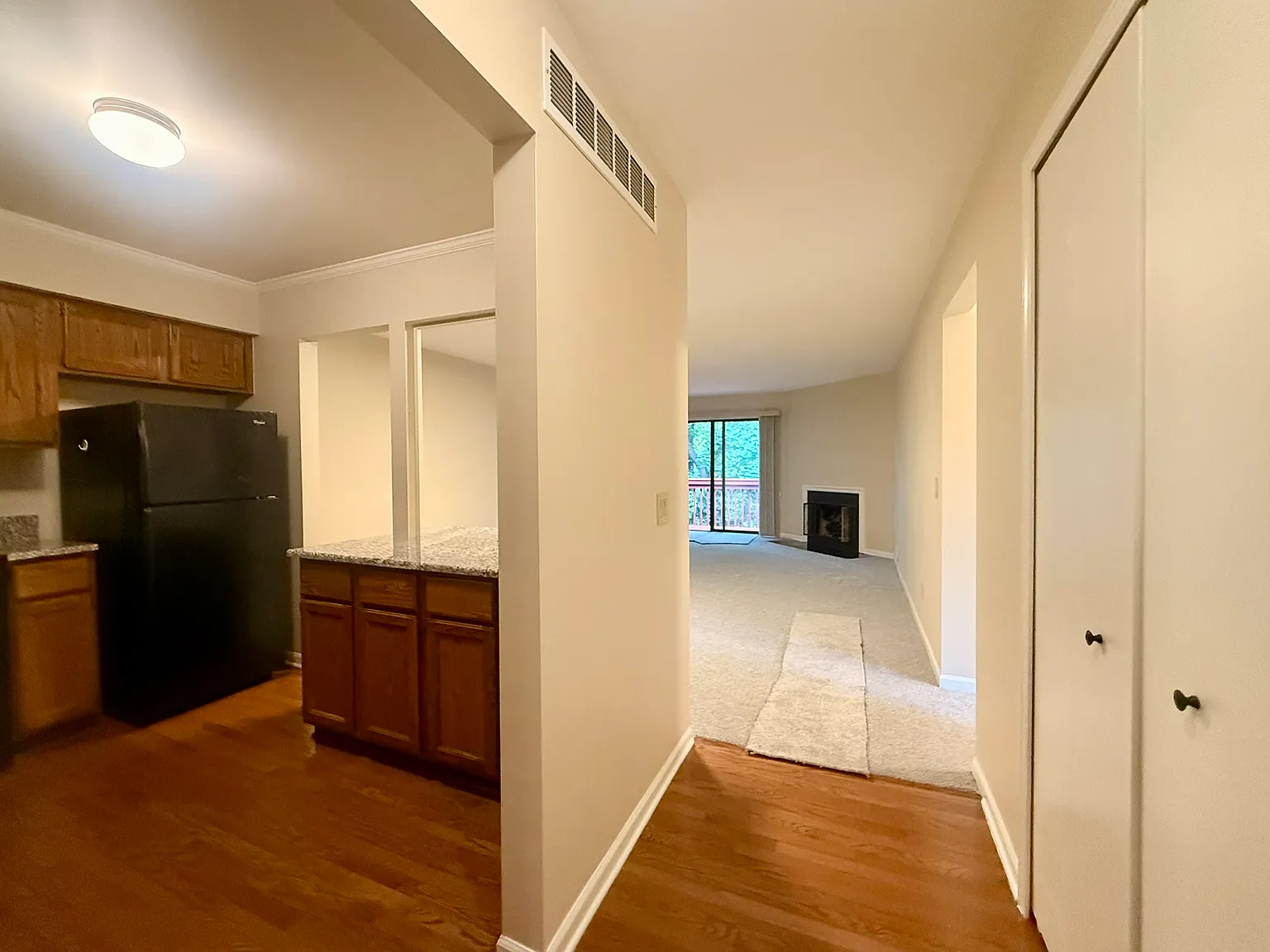 2 bed, 1200 sqft, $1,800 — Photo 3