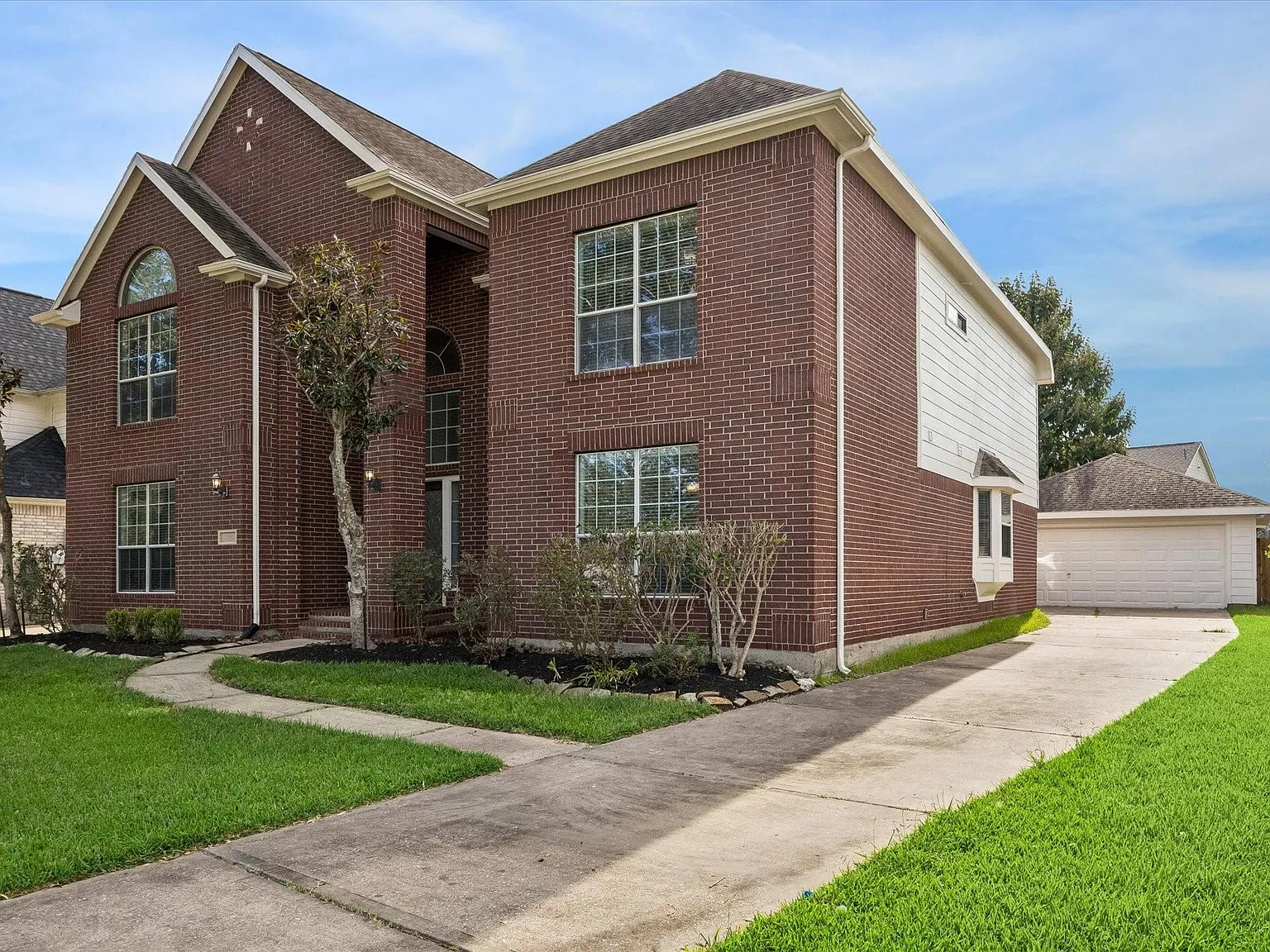 4 bed, 3.5 bath, 3441 sqft, $3,200 — Photo 2