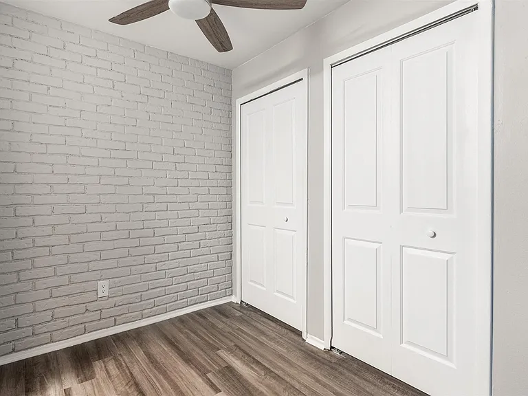 Town & Country Apartments - Wixom, MI — Photo 14