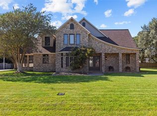 12315 Fisher Dr, Mont Belvieu, TX 77523