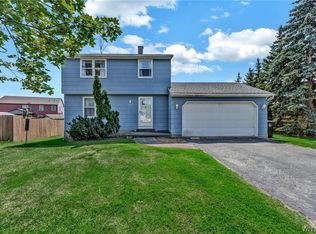 22 Petersbrook Cir, Lancaster, NY 14086