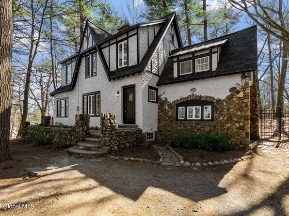 915 St Davids Lane, Niskayuna, NY 12309