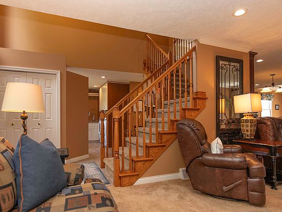 4th image of 47679 Woodfield Cir