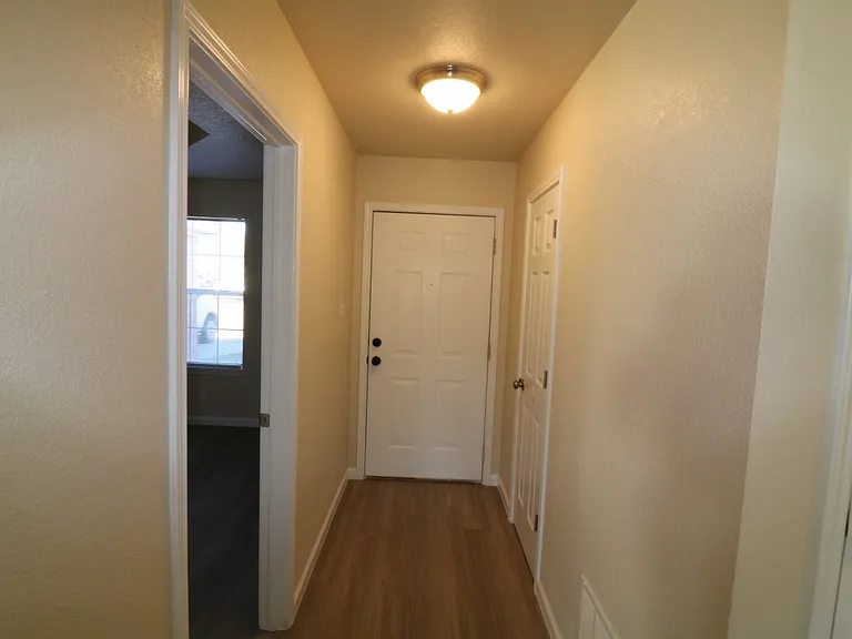 4304 Captain Dr — Photo 3