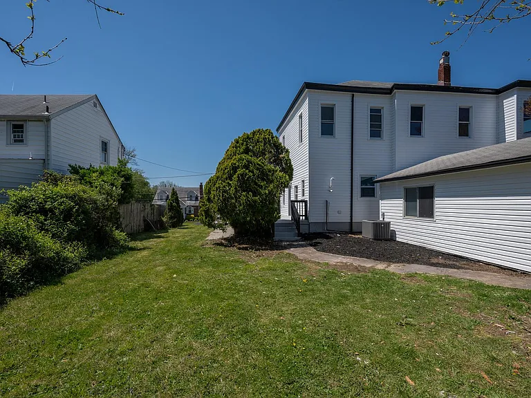 4201 E West Hwy — Photo 48