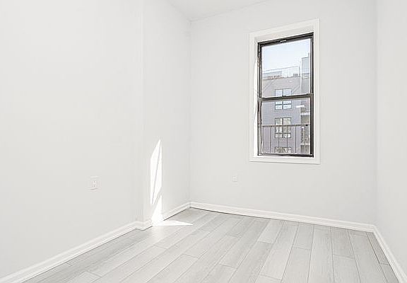 5th image of 696 Hancock St #2B
