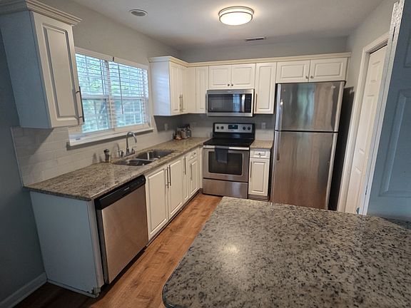 4th image of 318 Brickle Ave