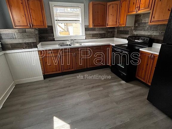 2nd image of 2320 W Walnut St