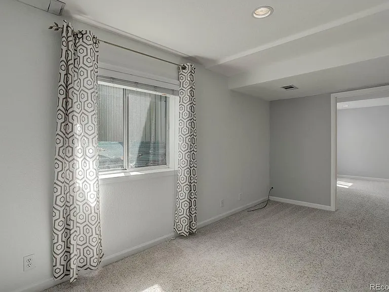 1328 Amherst St — Photo 29