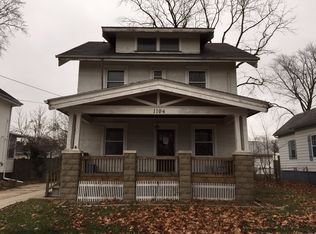 1104 S Center St, Bloomington, IL