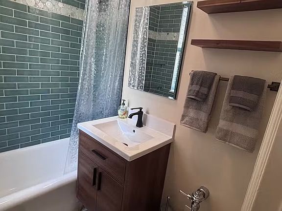 4th image of 461 W 44th St APT 4D