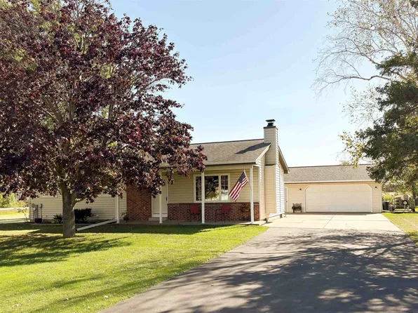 395 Black Wolf Ave, Oshkosh, WI 54902