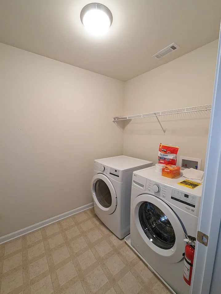 3 bed, 2.5 bath, 1980 sqft, $1,000 — Photo 3