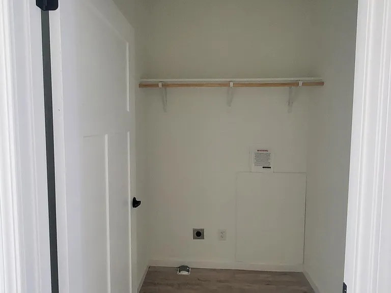 740 Hollow Ln — Photo 6