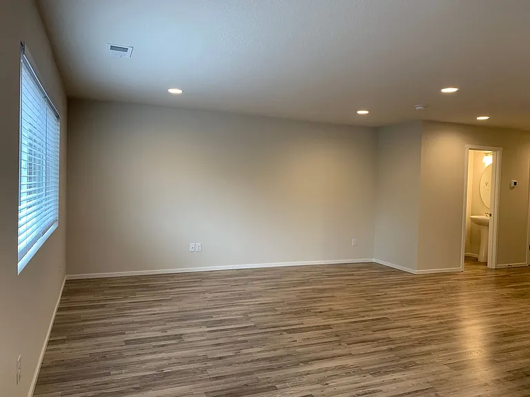 537 NE 138th Pl — Photo 8