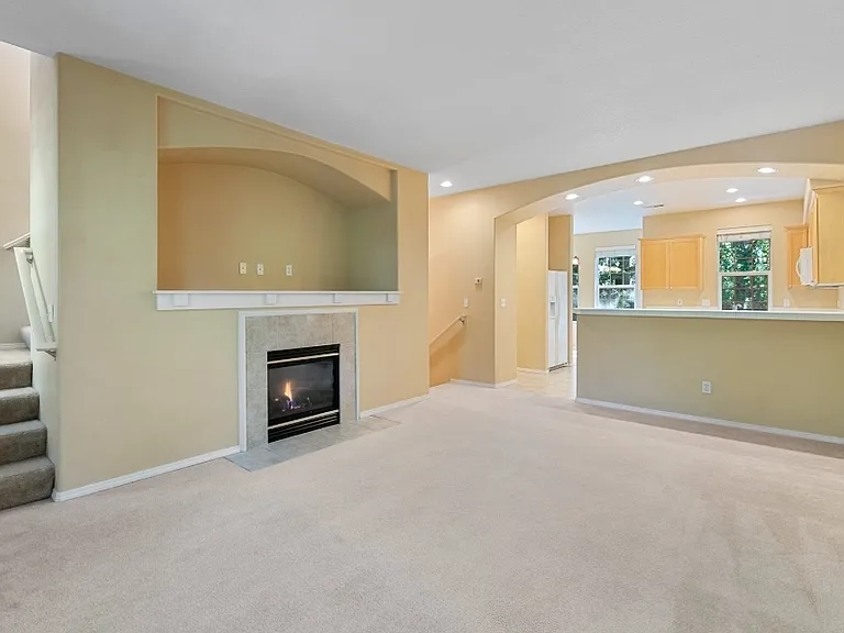 816 NE Caden Ave — Photo 6