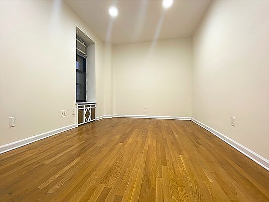 3rd image of 151 E 81st St #G2