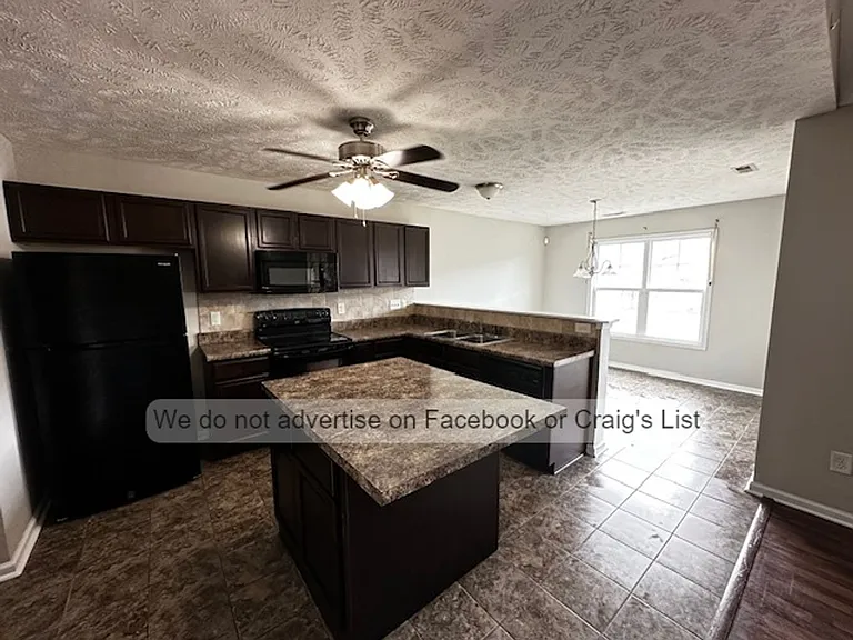 542 Broad Dr — Photo 3