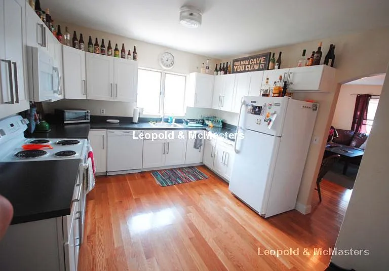 52 S Waverly St #1 — Photo 1