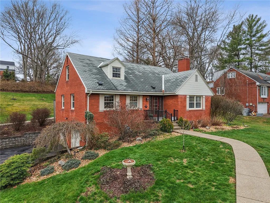 223 Ridgeview Dr photo 1