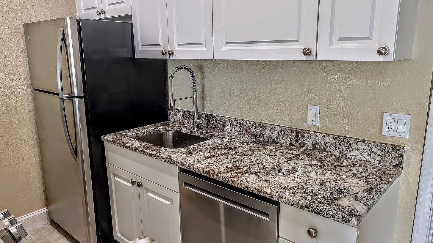 1 bed, 700 sqft, $1,600 — Photo 4