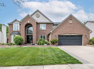2780 Ivy Hill Dr, Commerce Township, MI 48382