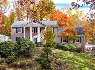 254 W Haviland Ln, Stamford, CT 06903