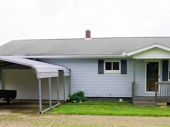 711 Lincoln Ave NW, Carrollton, OH 44615