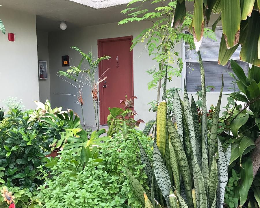 Corner garden