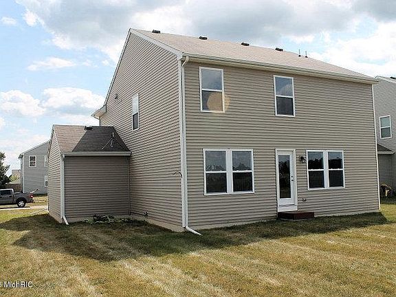 3rd image of 914 Fraser Grove Dr