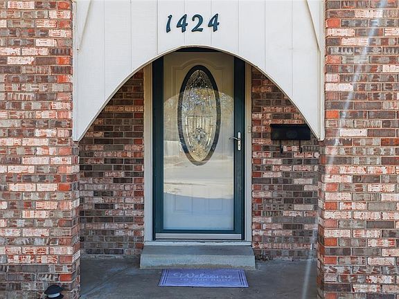 5th image of 1424 Cambridge Dr