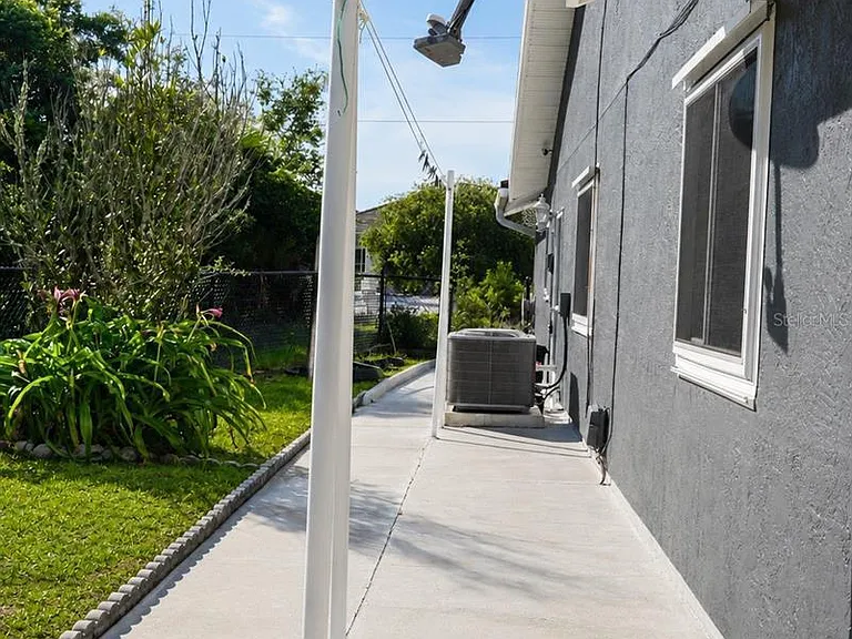10 Falls Pl — Photo 44