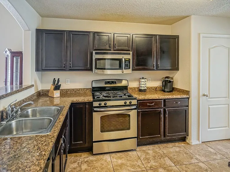 2045 N Ensenada Cir SE — Photo 4