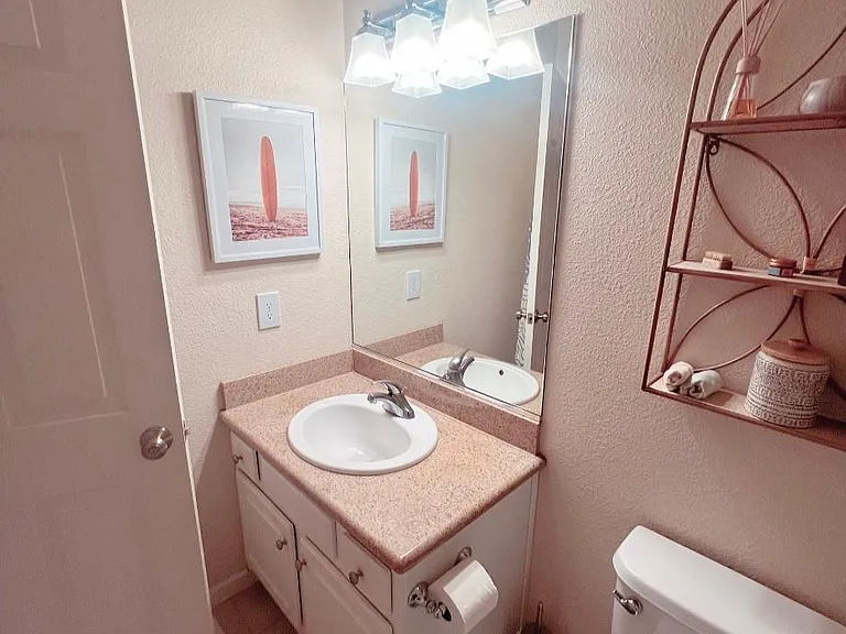4 Flora Ln — Photo 12