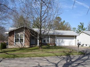 949 Oakfield Dr, Ballwin, MO 63021