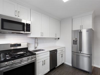 75-11 217 Street 2nd Fl, Oakland Gardens, NY, 11364