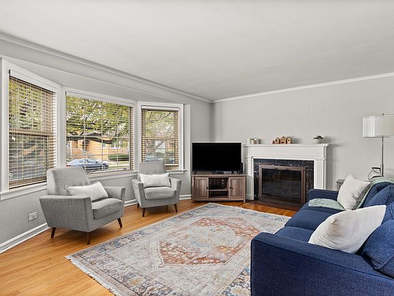 5th image of 1835 N Newcastle Ave