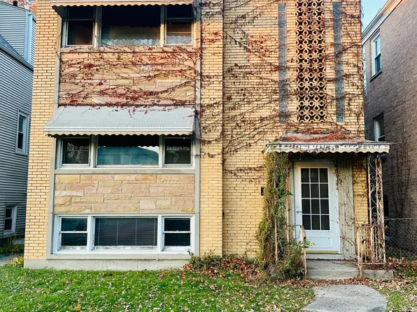 5030 W Roscoe St, Chicago, IL 60641