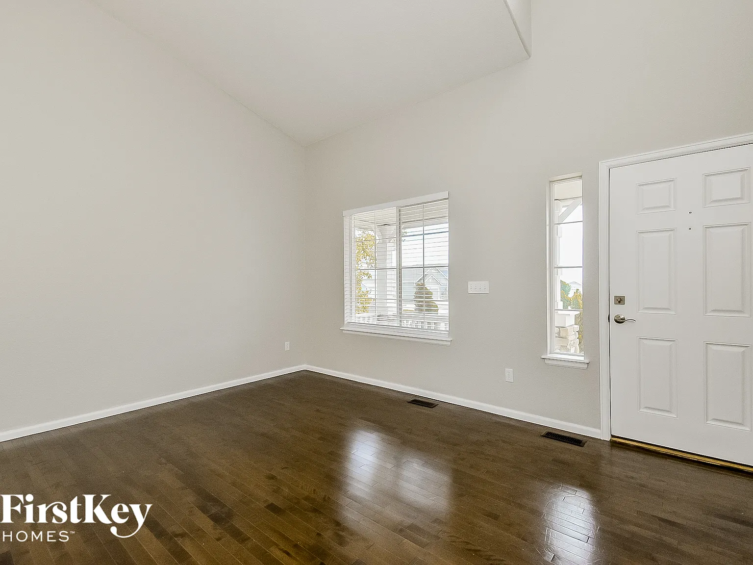 4 bed, 4.0 bath, 2746 sqft, $3,115 — Photo 2